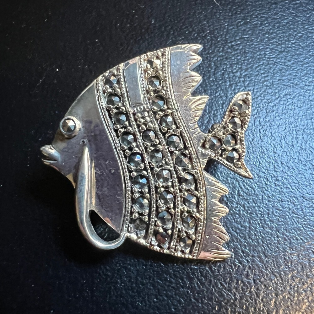 Vintage Sterling Silver Fish 925 Marcasite‎ Swimming Figural Pin